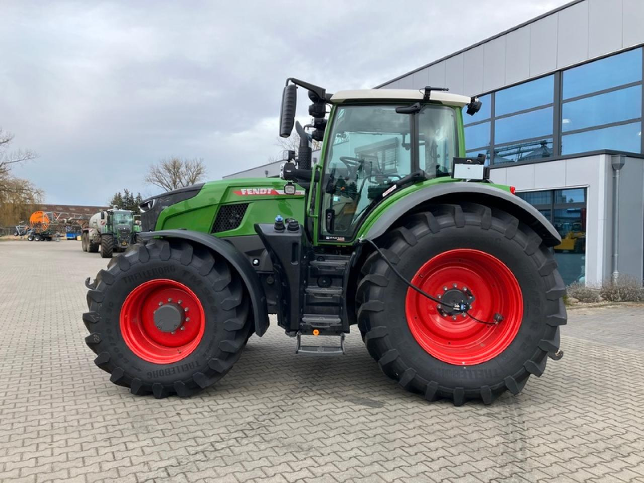 Fendt VARIO 724 GEN7 // RTK // RDA - Tractor: foto 2 Fendt VARIO 724 GEN7 // RTK // RDA - Tractor: foto 2