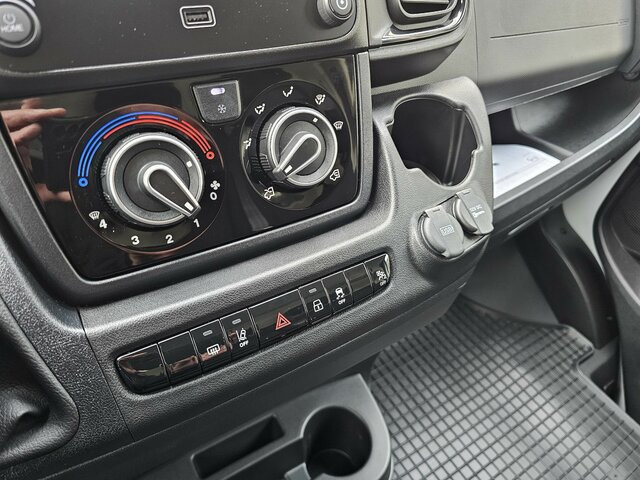 Furgón FIAT Ducato 35 L3H2 180PS 13m³ Voll-LED 260° CarPlay...: foto 13 Furgón FIAT Ducato 35 L3H2 180PS 13m³ Voll-LED 260° CarPlay...: foto 13