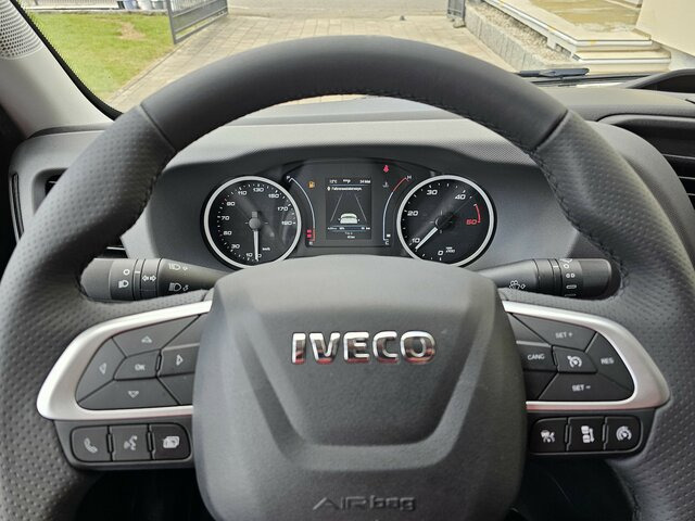 IVECO Daily 35S18HA8 3.0 Hi-Matic AHK Tachograph LED - Furgoneta caja cerrada: foto 5 IVECO Daily 35S18HA8 3.0 Hi-Matic AHK Tachograph LED - Furgoneta caja cerrada: foto 5