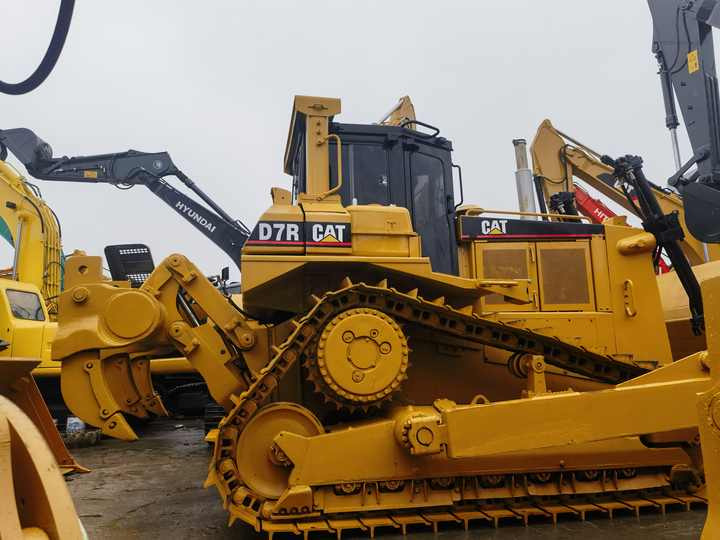 90% new Second Hand Construction Machinery Caterpillar D7R used cat d7r caterpillar bulldozer in stock - Bulldozer: foto 4 90% new Second Hand Construction Machinery Caterpillar D7R used cat d7r caterpillar bulldozer in stock - Bulldozer: foto 4