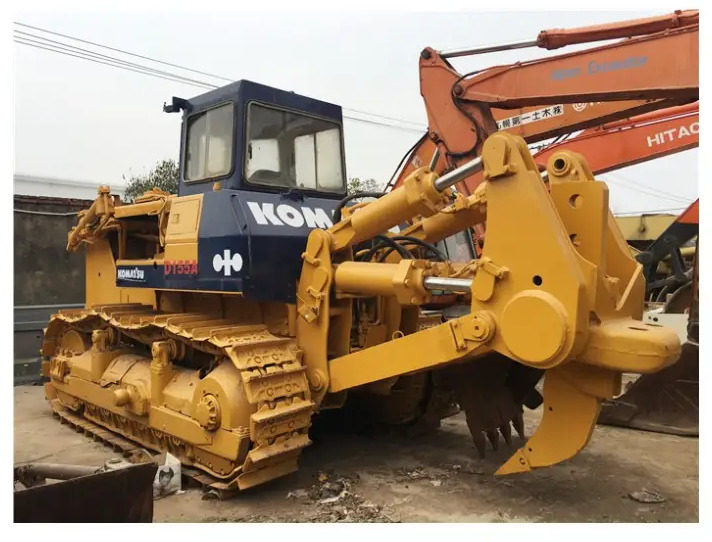 Good condition D155A used bulldozer Komatsu D155A-3 D155A-1 Komatsu dozer bulldozer for sale - Bulldozer: foto 2 Good condition D155A used bulldozer Komatsu D155A-3 D155A-1 Komatsu dozer bulldozer for sale - Bulldozer: foto 2