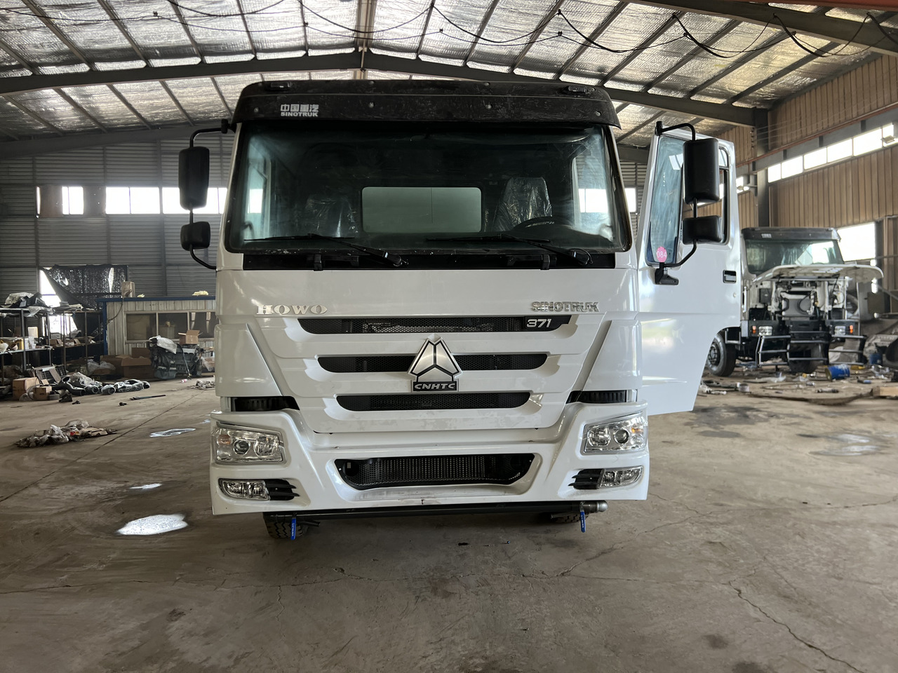 HOWO used water tank truck - Camión cisterna: foto 1 HOWO used water tank truck - Camión cisterna: foto 1