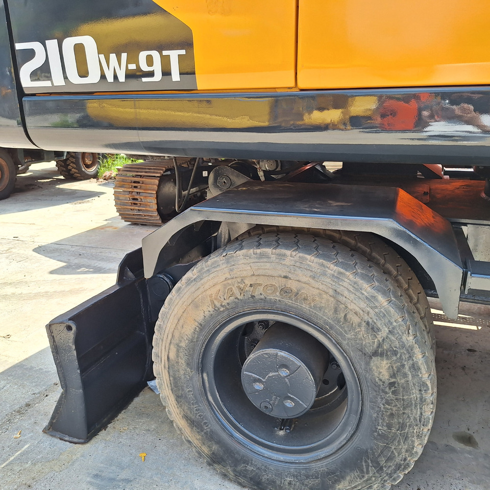 Hyundai 210w-9T wheel excavator - Excavadora de ruedas: foto 5 Hyundai 210w-9T wheel excavator - Excavadora de ruedas: foto 5