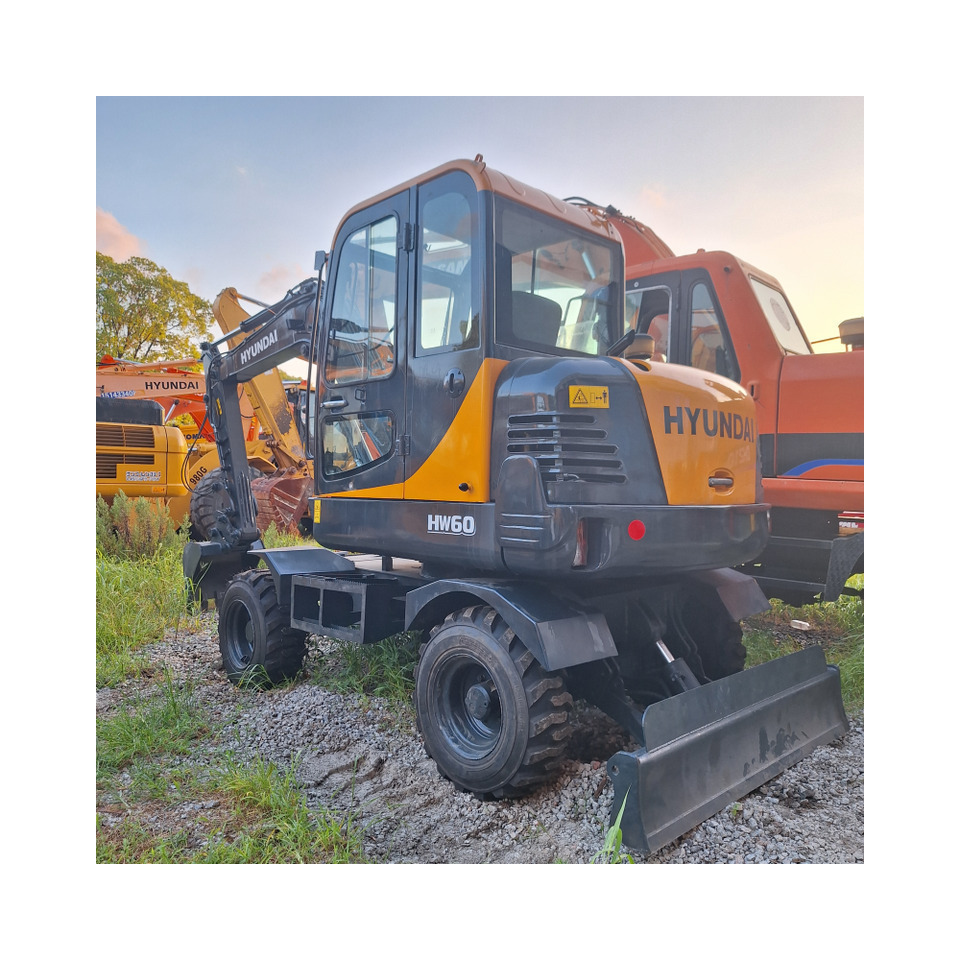 Hyundai HW60 excavator - Excavadora de ruedas: foto 1 Hyundai HW60 excavator - Excavadora de ruedas: foto 1