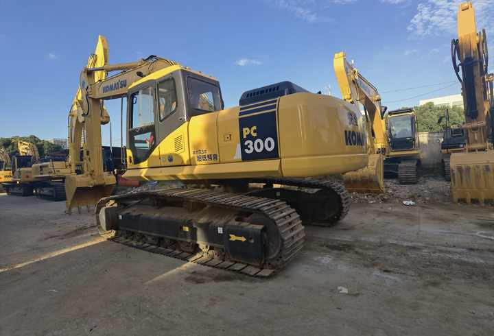 Used Original Japan Second Hand Komatsu PC300-7 Digger 30 ton Excavator Machine for sale - Excavadora de cadenas: foto 3 Used Original Japan Second Hand Komatsu PC300-7 Digger 30 ton Excavator Machine for sale - Excavadora de cadenas: foto 3