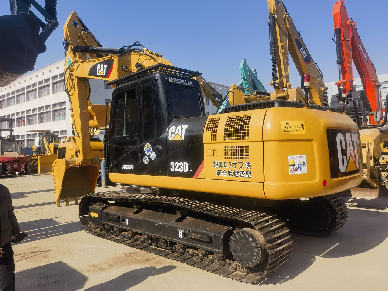 Cat 323d excavators - Excavadora: foto 1 Cat 323d excavators - Excavadora: foto 1