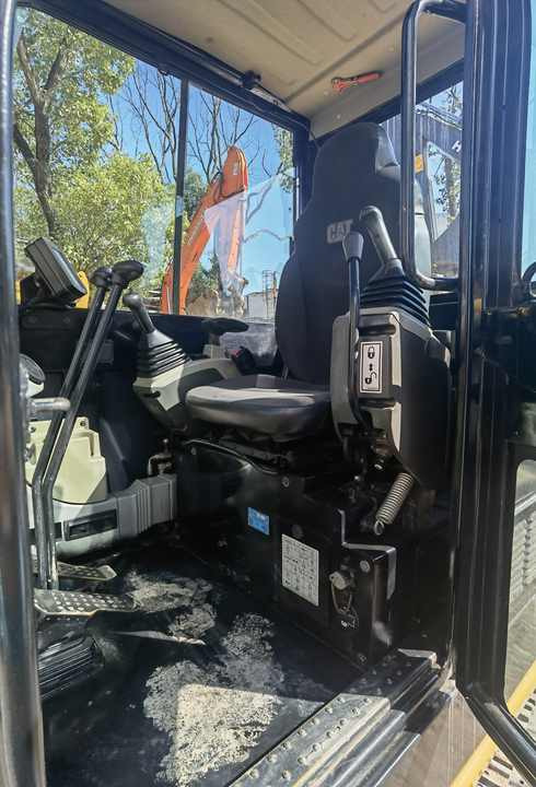 Original Japan earth moving used mini excavator CAT 305.5E2 with high quality cheap for sale - Excavadora de cadenas: foto 5 Original Japan earth moving used mini excavator CAT 305.5E2 with high quality cheap for sale - Excavadora de cadenas: foto 5