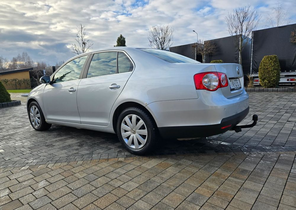 Sedan Volkswagen Jetta 2.0 TDI Sportline: foto 8