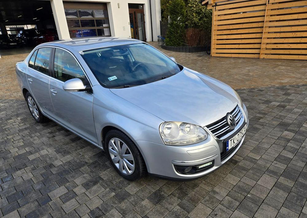Sedan Volkswagen Jetta 2.0 TDI Sportline: foto 16