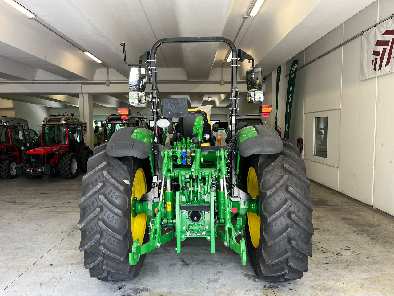 JOHN DEERE 5100 M - Tractor: foto 5 JOHN DEERE 5100 M - Tractor: foto 5