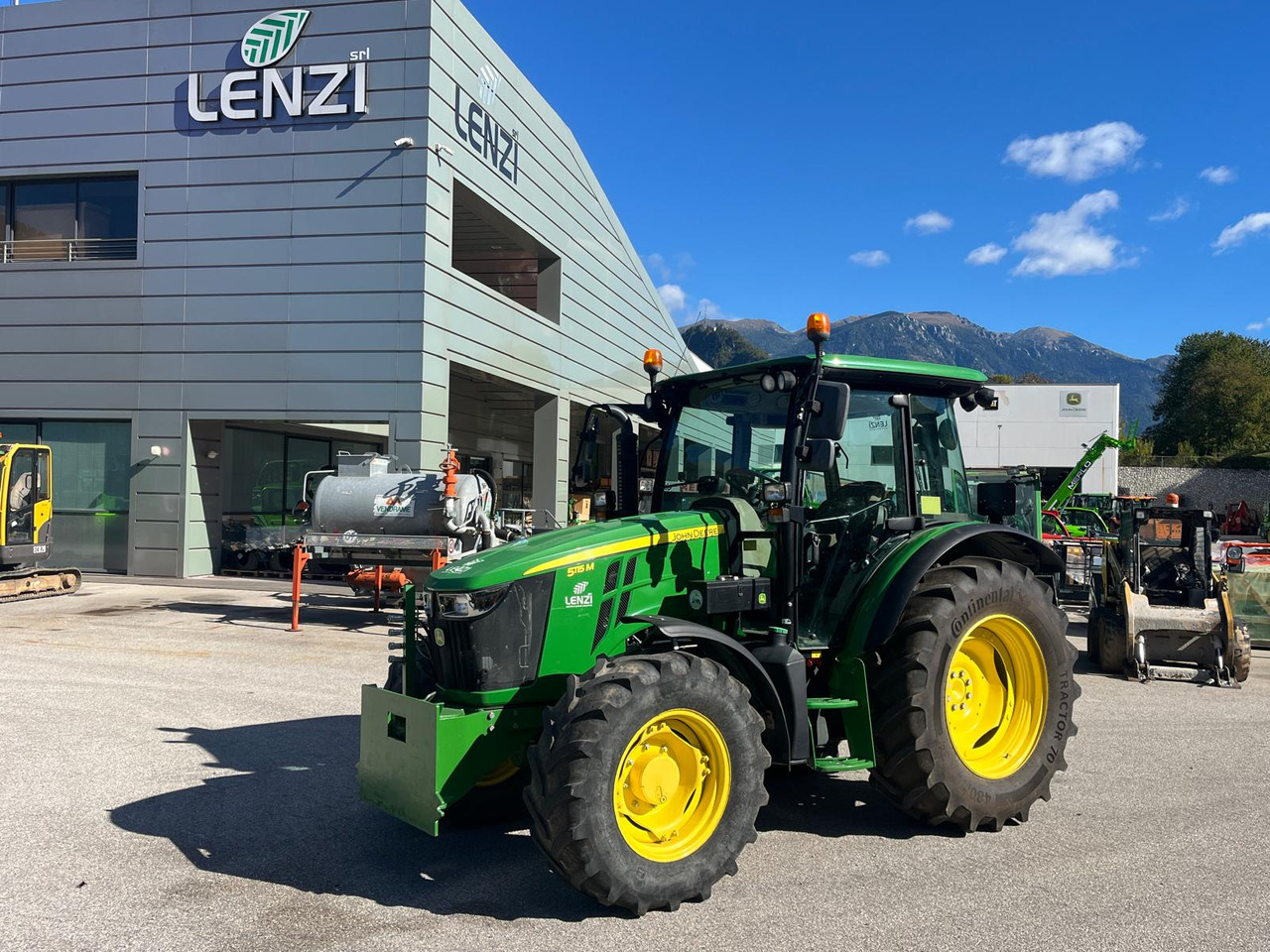 JOHN DEERE 5115M - Tractor: foto 1 JOHN DEERE 5115M - Tractor: foto 1