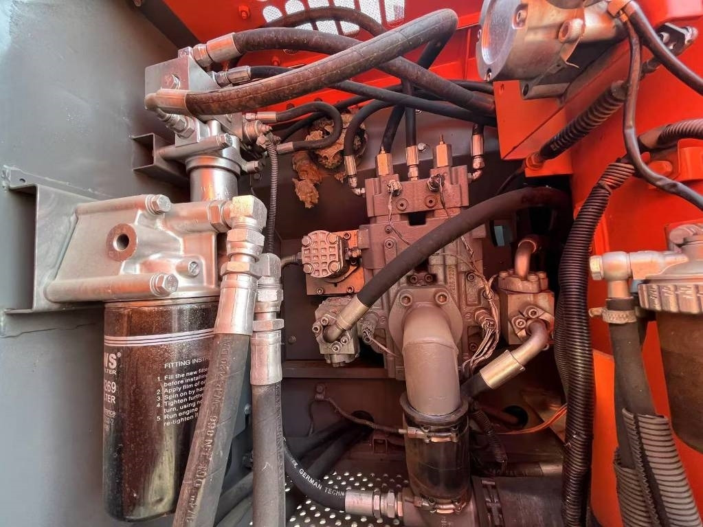 Hitachi ZX 160 - Excavadora de cadenas: foto 4 Hitachi ZX 160 - Excavadora de cadenas: foto 4