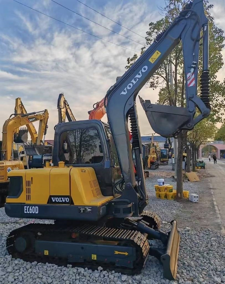 Volvo EC 60 - Excavadora de cadenas: foto 1 Volvo EC 60 - Excavadora de cadenas: foto 1
