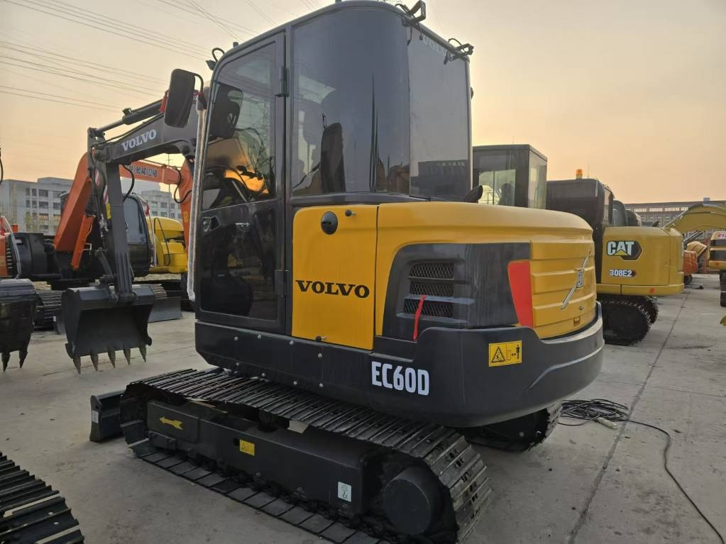 Volvo EC 60 - Excavadora de cadenas: foto 1 Volvo EC 60 - Excavadora de cadenas: foto 1