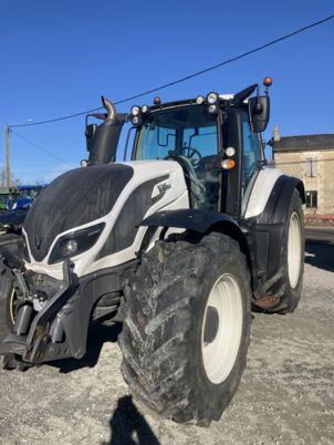 Valtra T154 VERSU - Tractor: foto 2 Valtra T154 VERSU - Tractor: foto 2