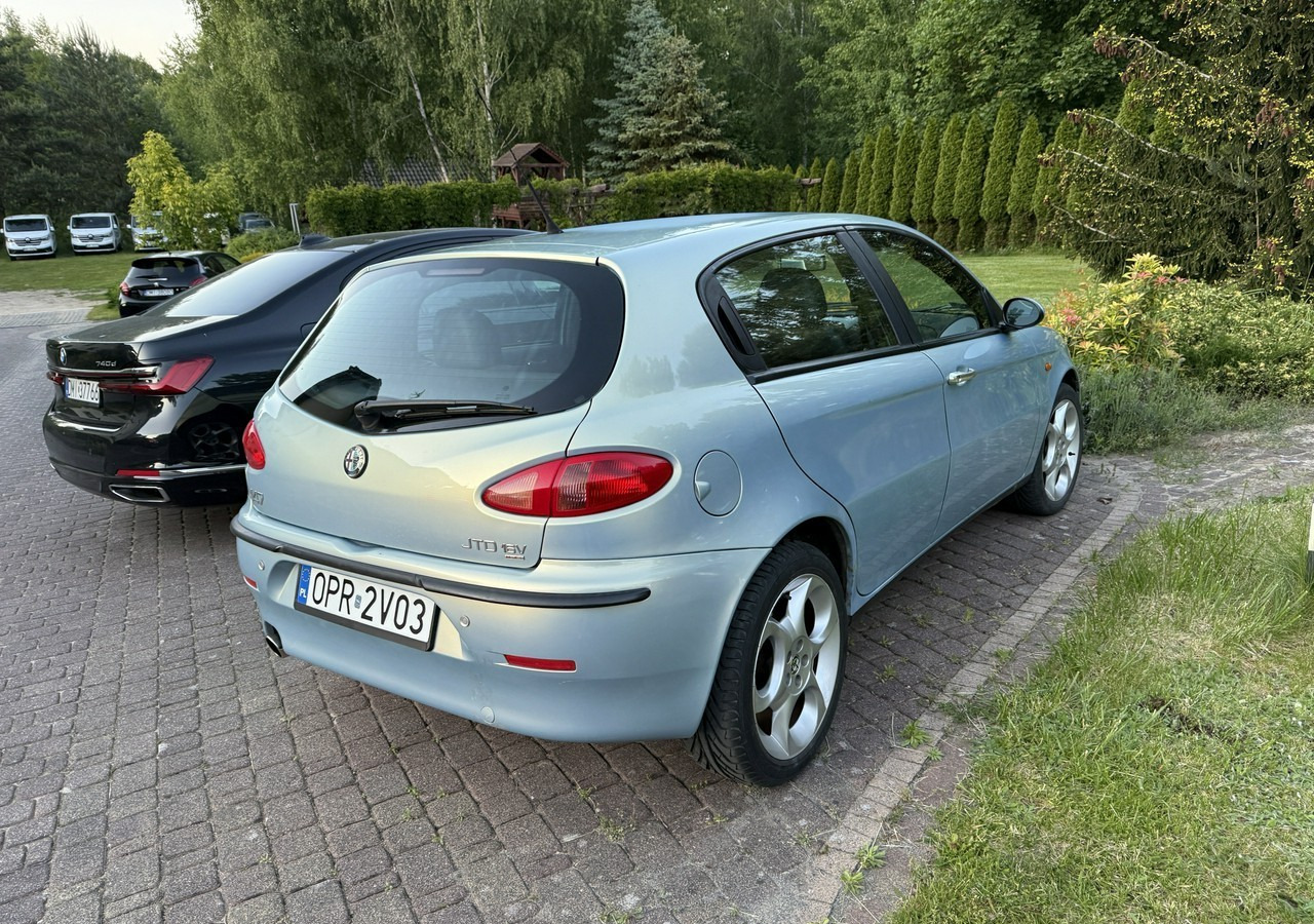 Alfa Romeo 147 Alfa Romeo 147 Klima 1.9 jtd-140KM - Hatchback: foto 3 Alfa Romeo 147 Alfa Romeo 147 Klima 1.9 jtd-140KM - Hatchback: foto 3