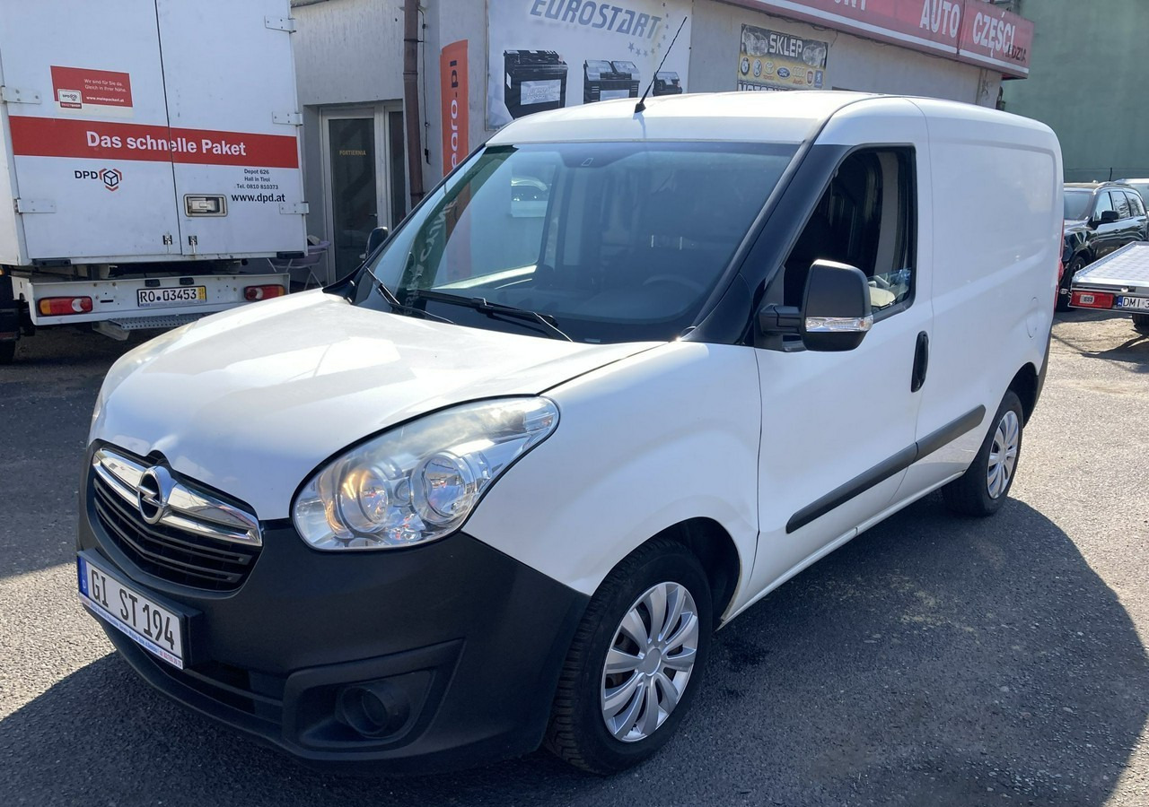 Fiat Doblo Fiat Doblo 1,3 jtd ECO Flex chłodnia do leków 2013 - Furgón: foto 4 Fiat Doblo Fiat Doblo 1,3 jtd ECO Flex chłodnia do leków 2013 - Furgón: foto 4