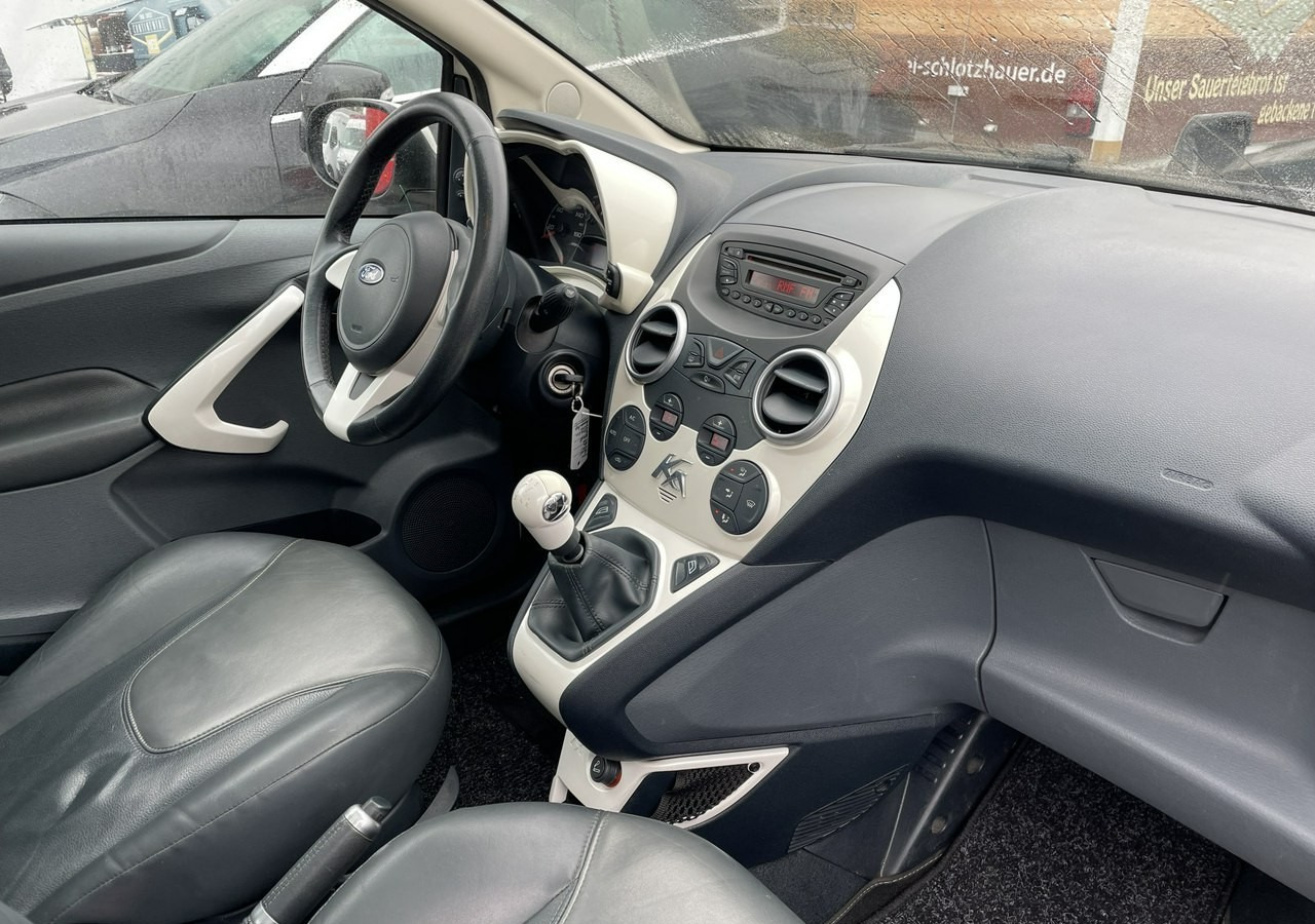 Ford KA II Ford KA 1.2 Champions Edition Klima Panorama 2012 - Hatchback: foto 5 Ford KA II Ford KA 1.2 Champions Edition Klima Panorama 2012 - Hatchback: foto 5