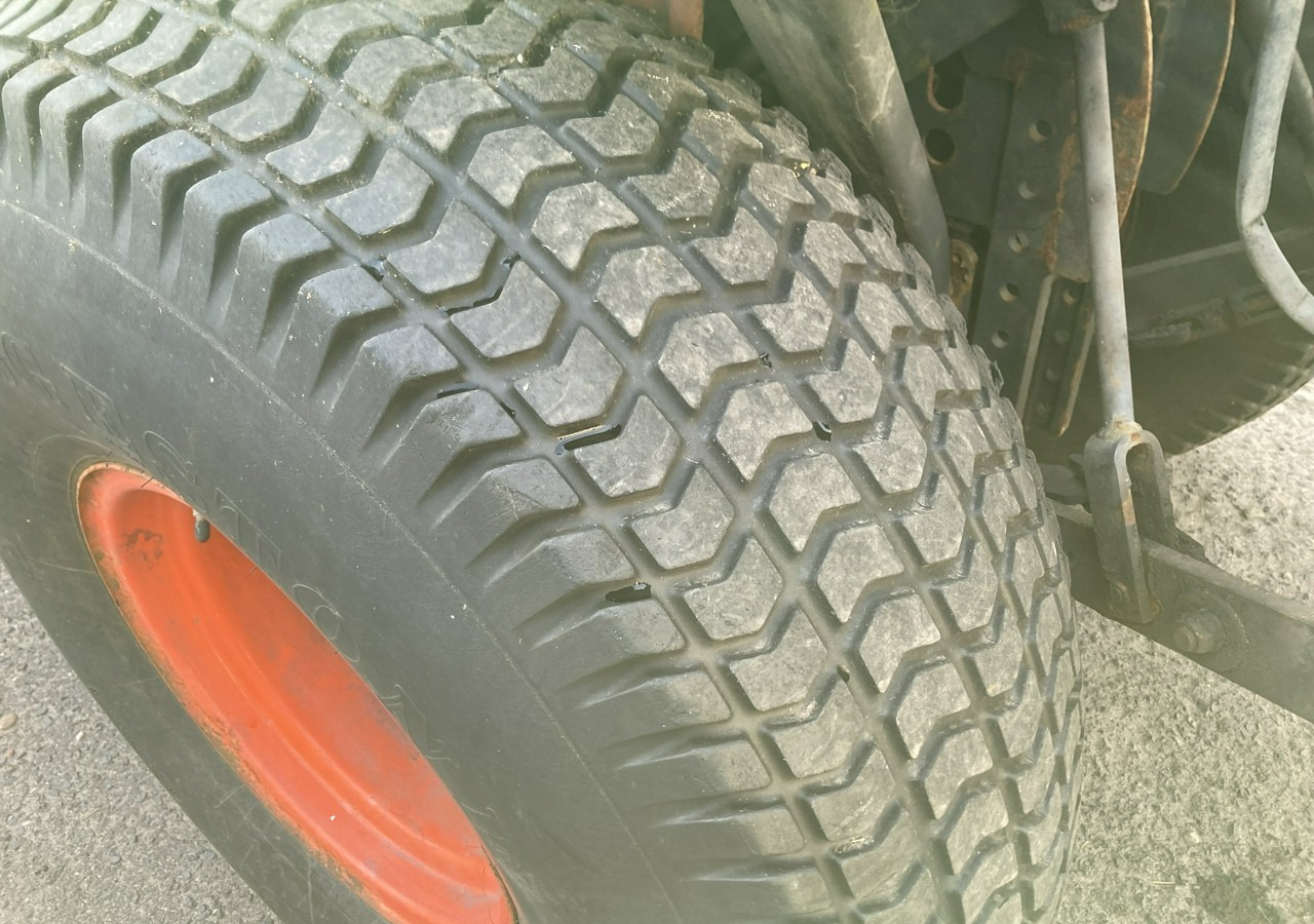 Tractor municipal Inna Inny Traktor Kubota 4X4 B 3030 Odśnieżarka posypywarka Pług 2011: foto 8