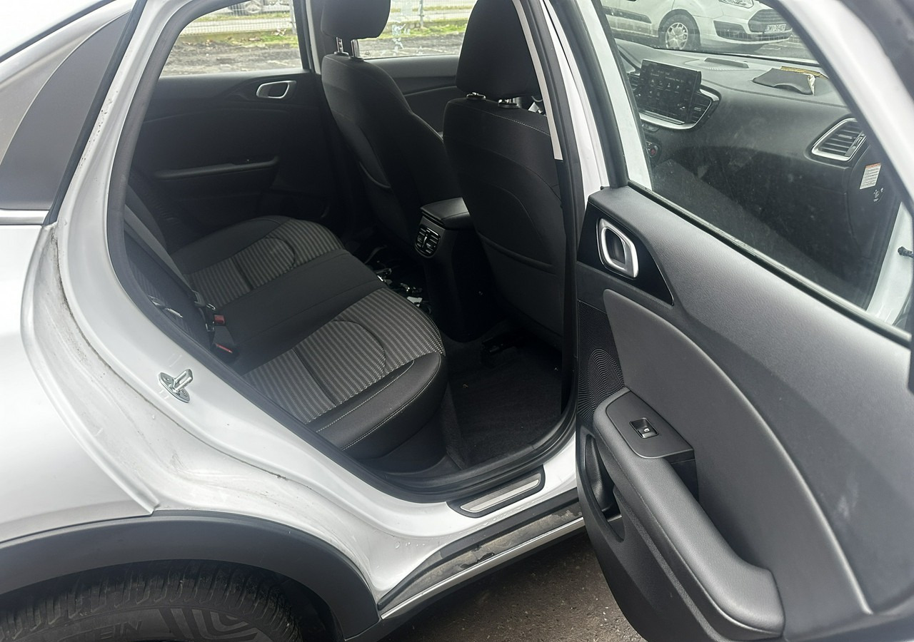 Hatchback Kia Xceed 1.6 GDI Hybryda Plug-in 50 km na prądzie 2022: foto 17