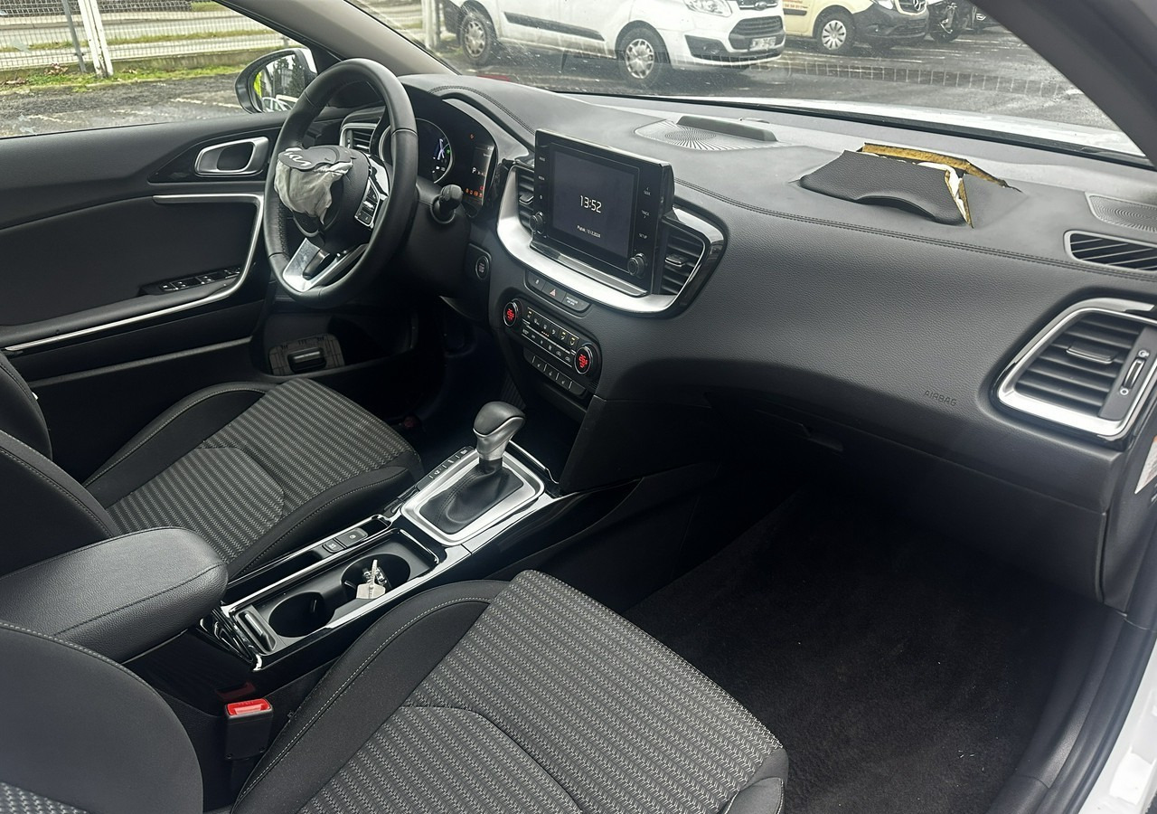 Hatchback Kia Xceed 1.6 GDI Hybryda Plug-in 50 km na prądzie 2022: foto 11
