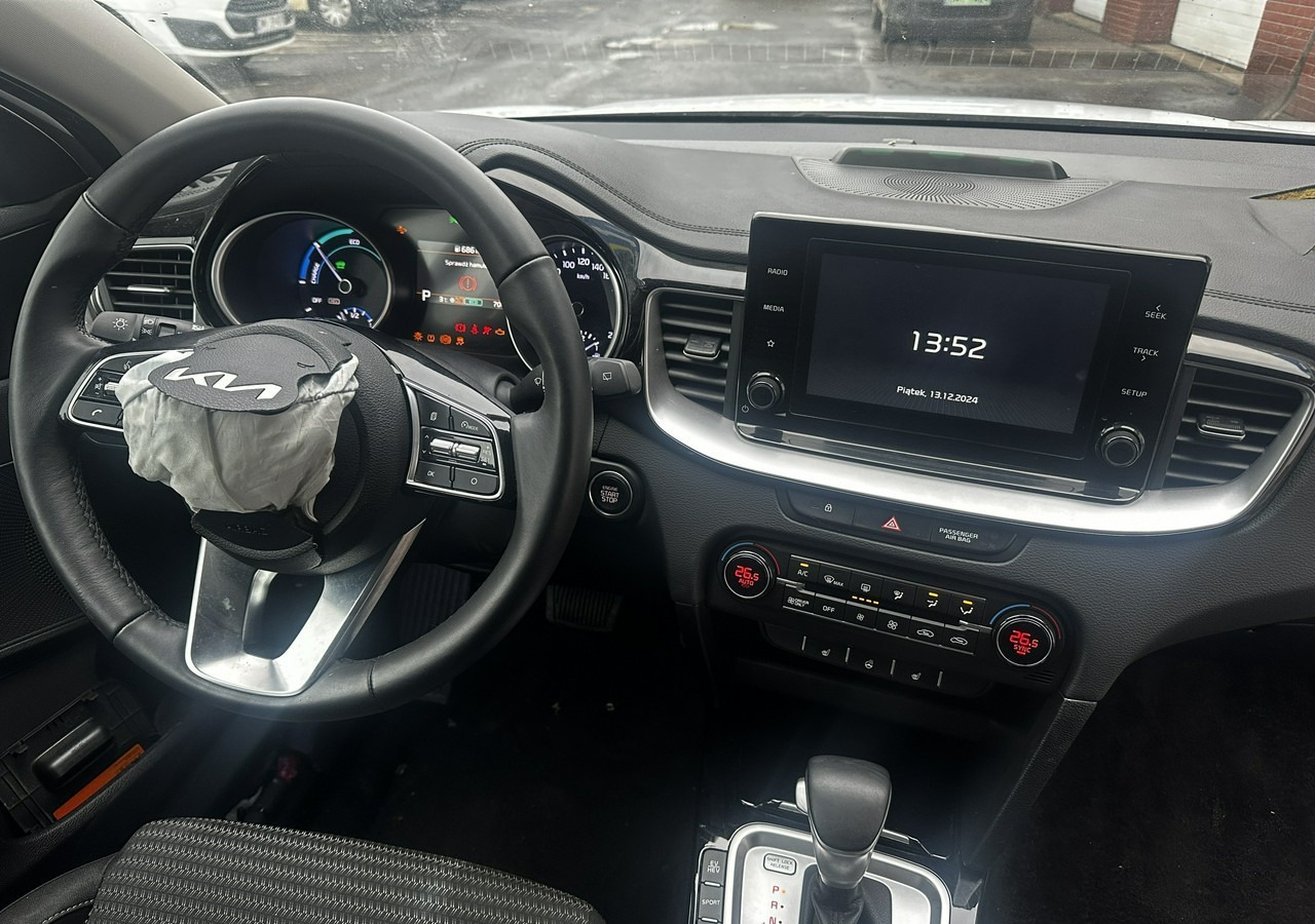 Hatchback Kia Xceed 1.6 GDI Hybryda Plug-in 50 km na prądzie 2022: foto 12