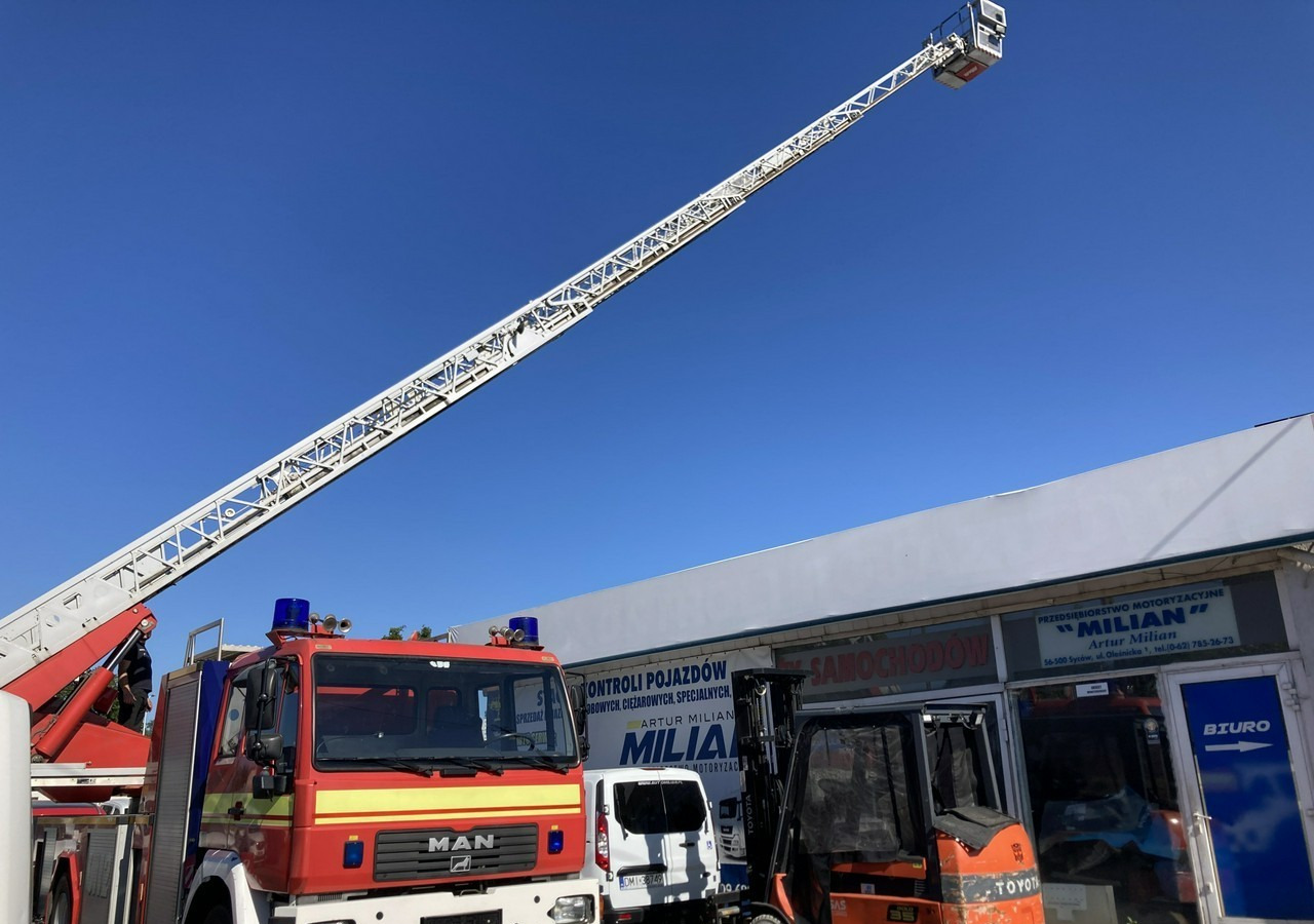 MAN L 2000 MAN 15,280 Straż pożarna drabina Strażacka zwyżka 32m Metz Model 20 - Camión de bomberos: foto 4 MAN L 2000 MAN 15,280 Straż pożarna drabina Strażacka zwyżka 32m Metz Model 20 - Camión de bomberos: foto 4