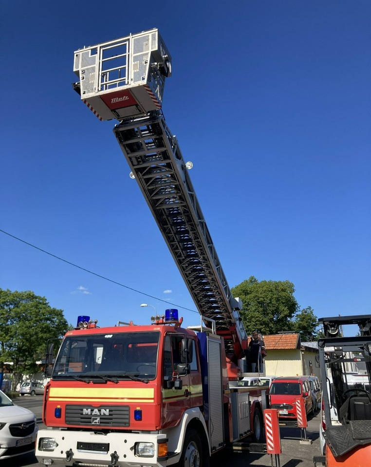 Camión de bomberos MAN L 2000 MAN 15,280 Straż pożarna drabina Strażacka zwyżka 32m Metz Model 20: foto 10