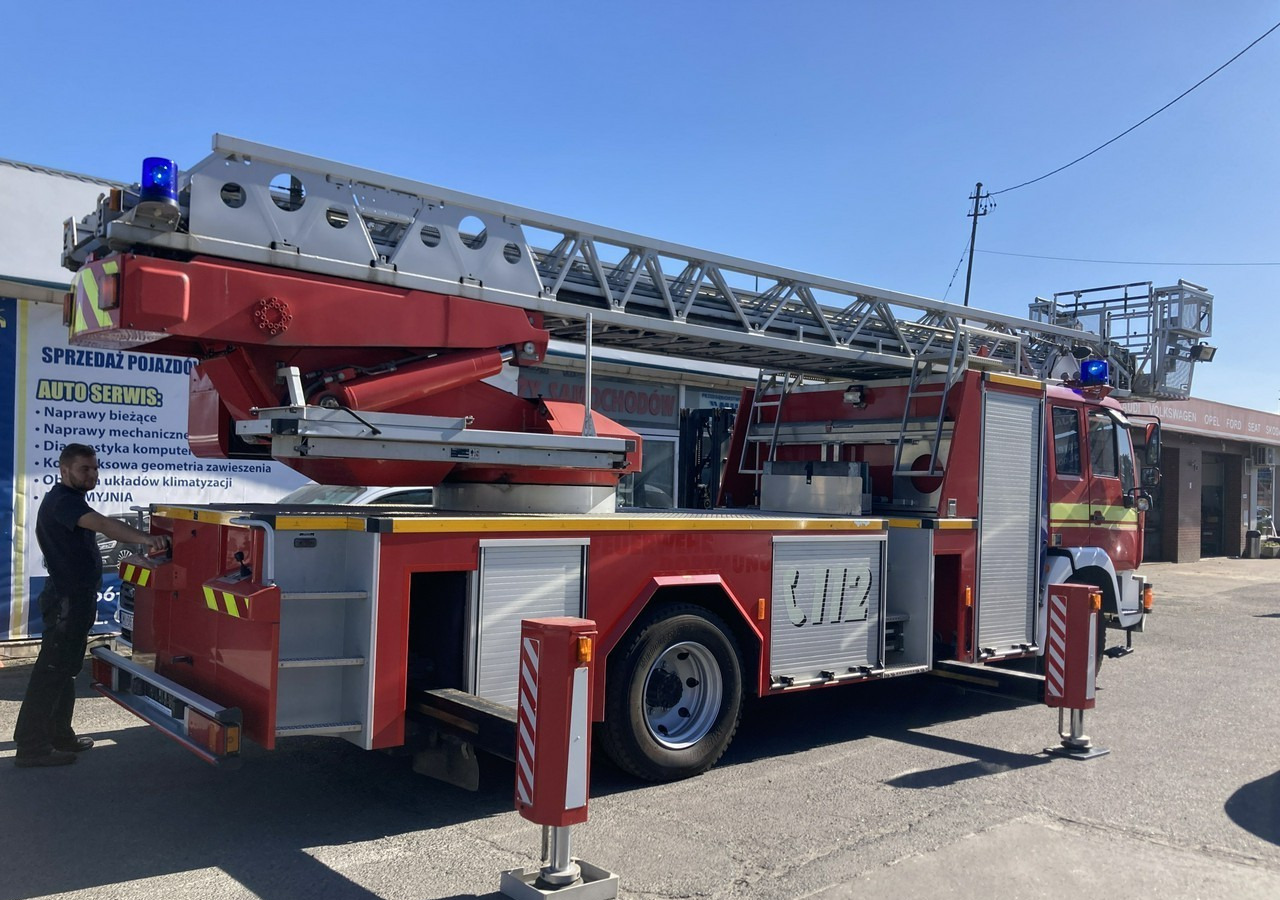 MAN L 2000 MAN 15,280 Straż pożarna drabina Strażacka zwyżka 32m Metz Model 20 - Camión de bomberos: foto 5 MAN L 2000 MAN 15,280 Straż pożarna drabina Strażacka zwyżka 32m Metz Model 20 - Camión de bomberos: foto 5