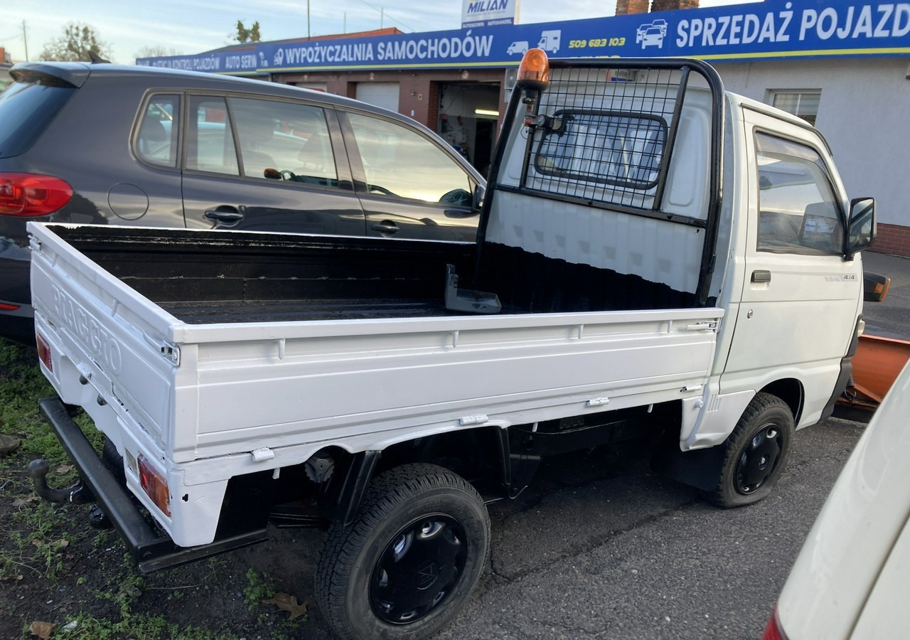 Piaggio Piaggio Porter 4X4 Skrzynia odśnieżarka Pług 2011 - Máquina quitanieve: foto 3 Piaggio Piaggio Porter 4X4 Skrzynia odśnieżarka Pług 2011 - Máquina quitanieve: foto 3
