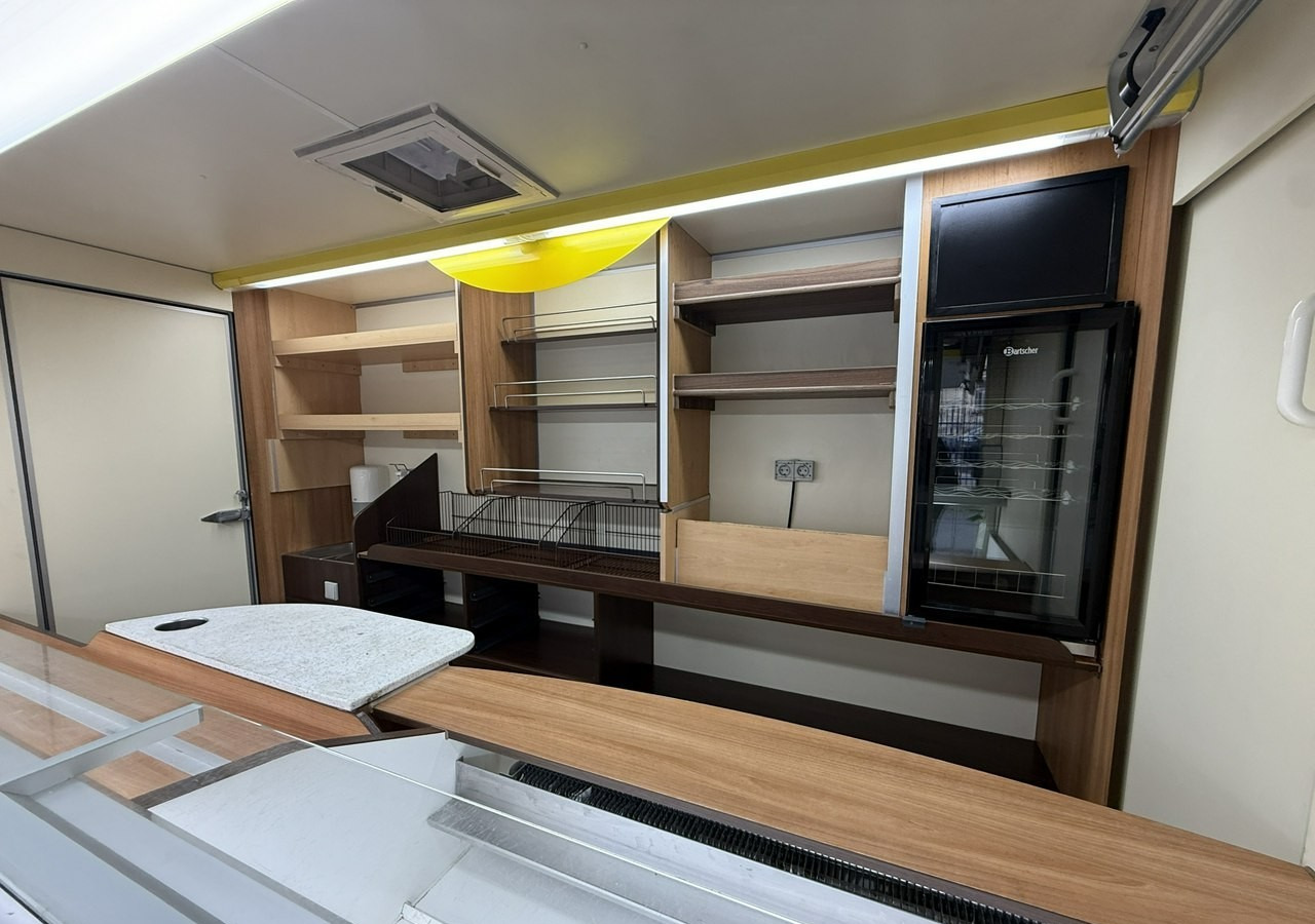 Renault Master Autosklep piec Sklep bar Gastronomiczny Food Truck Foodtruck Borco20 - Camión tienda: foto 2 Renault Master Autosklep piec Sklep bar Gastronomiczny Food Truck Foodtruck Borco20 - Camión tienda: foto 2