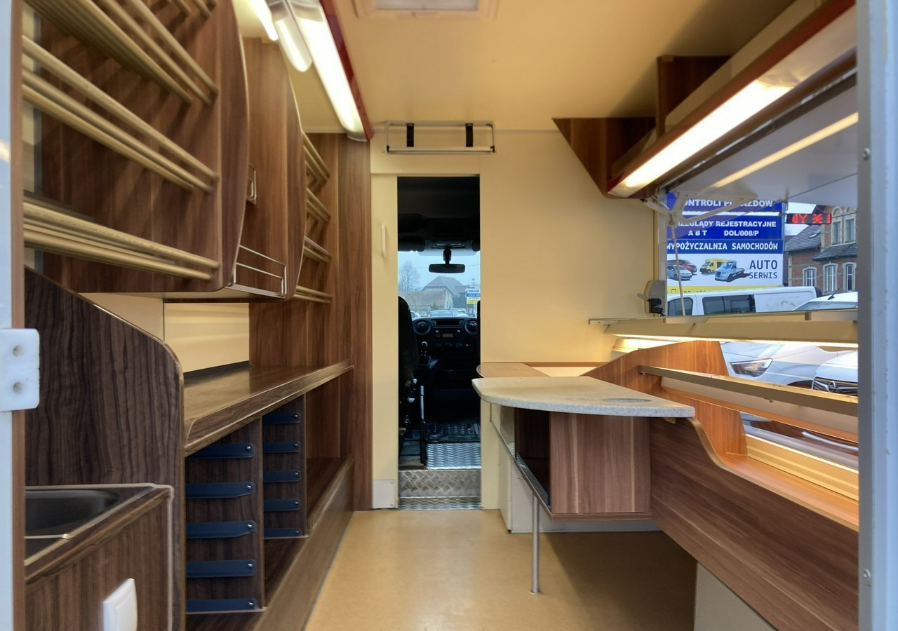 Renault Master Autosklep sklep Bar Gastronomiczny Food Truck Foodtruck Borco 2017 - Camión tienda: foto 3 Renault Master Autosklep sklep Bar Gastronomiczny Food Truck Foodtruck Borco 2017 - Camión tienda: foto 3