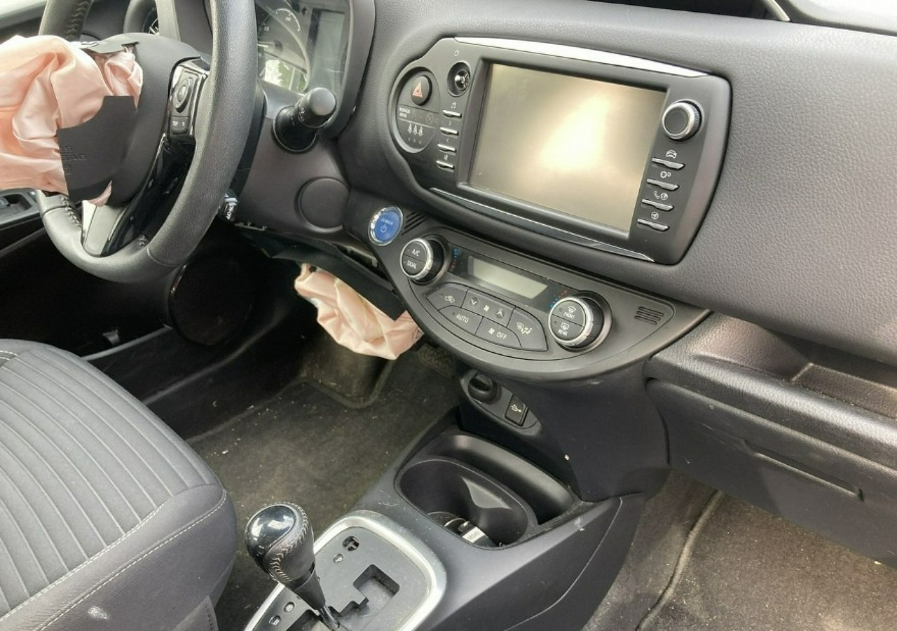 Toyota Yaris III Toyota Yaris Hybrid 1.5 VVT-i Y20 Model 2019 Salon PL - Coche: foto 3 Toyota Yaris III Toyota Yaris Hybrid 1.5 VVT-i Y20 Model 2019 Salon PL - Coche: foto 3