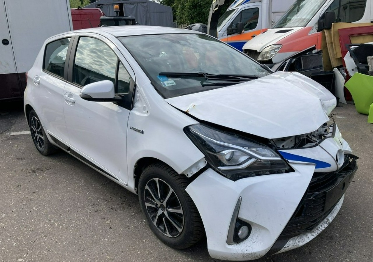 Toyota Yaris III Toyota Yaris Hybrid 1.5 VVT-i Y20 Model 2019 Salon PL - Coche: foto 1 Toyota Yaris III Toyota Yaris Hybrid 1.5 VVT-i Y20 Model 2019 Salon PL - Coche: foto 1