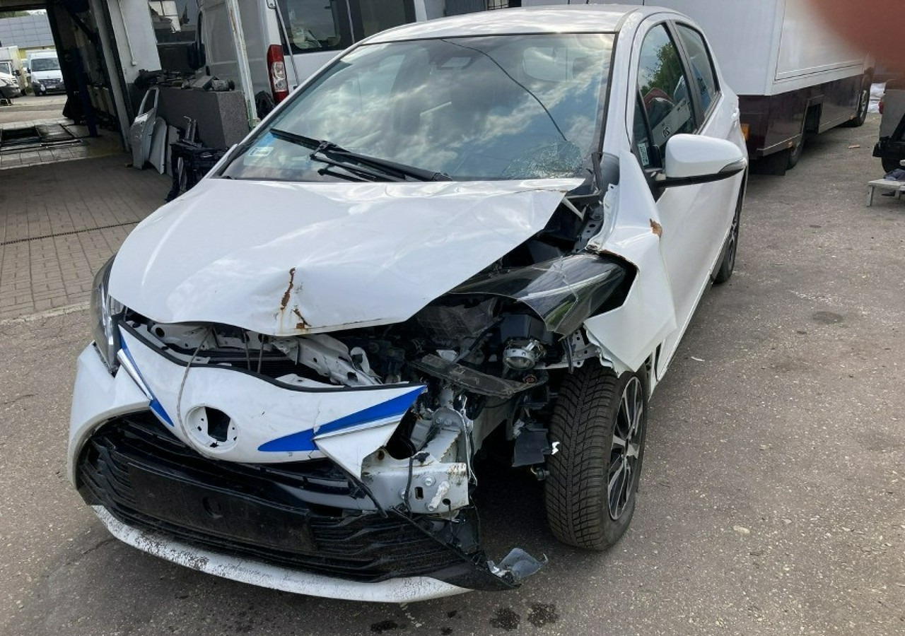 Toyota Yaris III Toyota Yaris Hybrid 1.5 VVT-i Y20 Model 2019 Salon PL - Coche: foto 2 Toyota Yaris III Toyota Yaris Hybrid 1.5 VVT-i Y20 Model 2019 Salon PL - Coche: foto 2