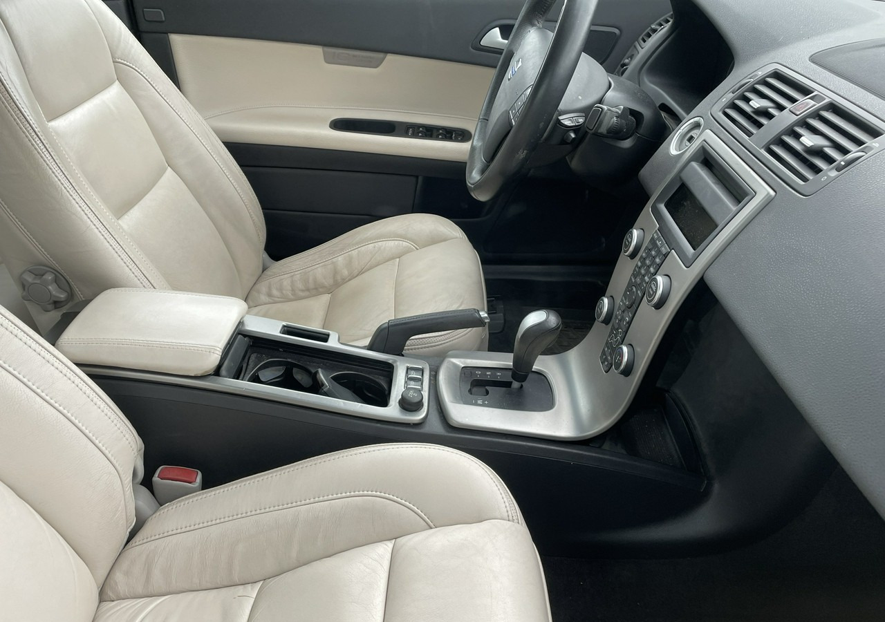 Volvo C70 II Volvo C70 2.0-136KM Cabrio Kabriolet 2010 - Coche: foto 4 Volvo C70 II Volvo C70 2.0-136KM Cabrio Kabriolet 2010 - Coche: foto 4