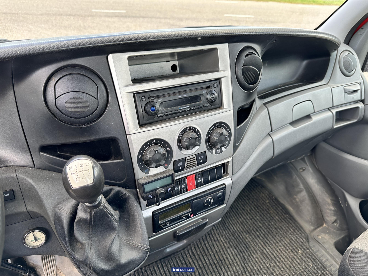Iveco Daily 40C18 - Cabeza tractora BE: foto 5 Iveco Daily 40C18 - Cabeza tractora BE: foto 5