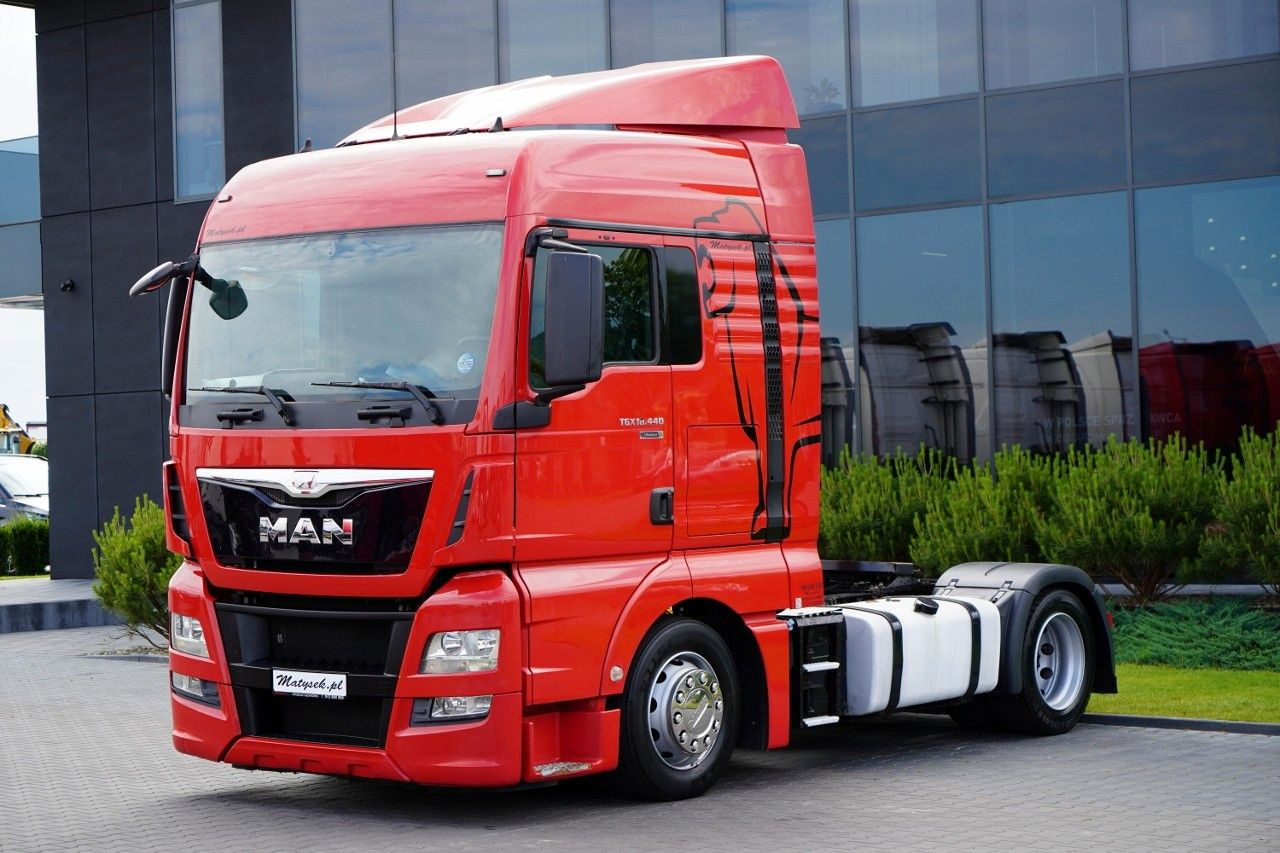 MAN TGX 18.440 / RETARDER / MEGA / LOWDECK / NAVI - Cabeza tractora: foto 2 MAN TGX 18.440 / RETARDER / MEGA / LOWDECK / NAVI - Cabeza tractora: foto 2