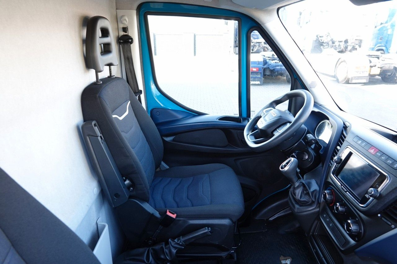 Furgón Iveco DAILY 2,3 D / BLASZAK / 2021 ROK / SPROWADZONY /: foto 14