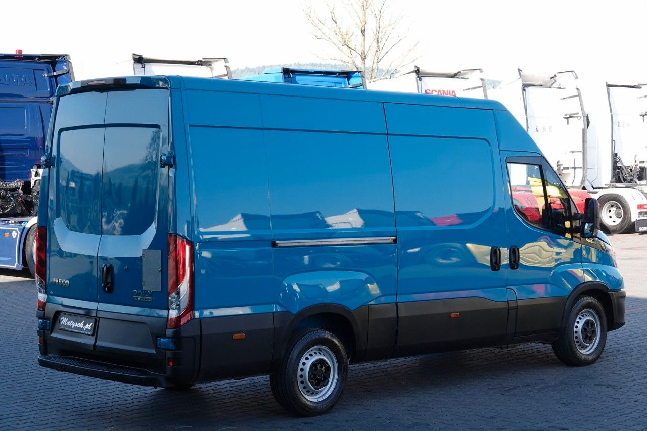 Iveco DAILY 2,3 D / BLASZAK / 2021 ROK / SPROWADZONY / - Furgón: foto 4 Iveco DAILY 2,3 D / BLASZAK / 2021 ROK / SPROWADZONY / - Furgón: foto 4