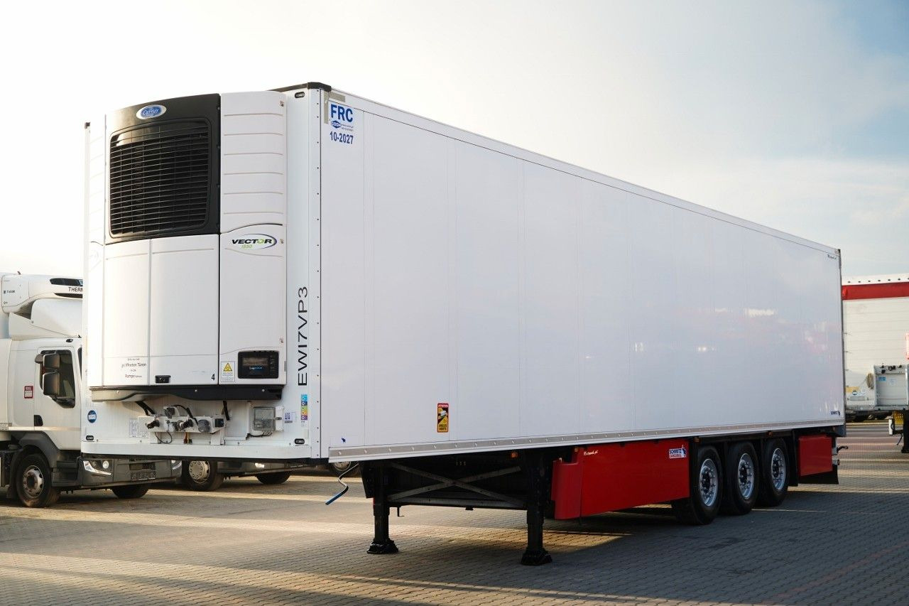 Schmitz Cargobull CHŁODNIA / CARRIER VECTOR 1550 / 2x OŚ PODNOSZO - Semirremolque frigorífico: foto 1 Schmitz Cargobull CHŁODNIA / CARRIER VECTOR 1550 / 2x OŚ PODNOSZO - Semirremolque frigorífico: foto 1