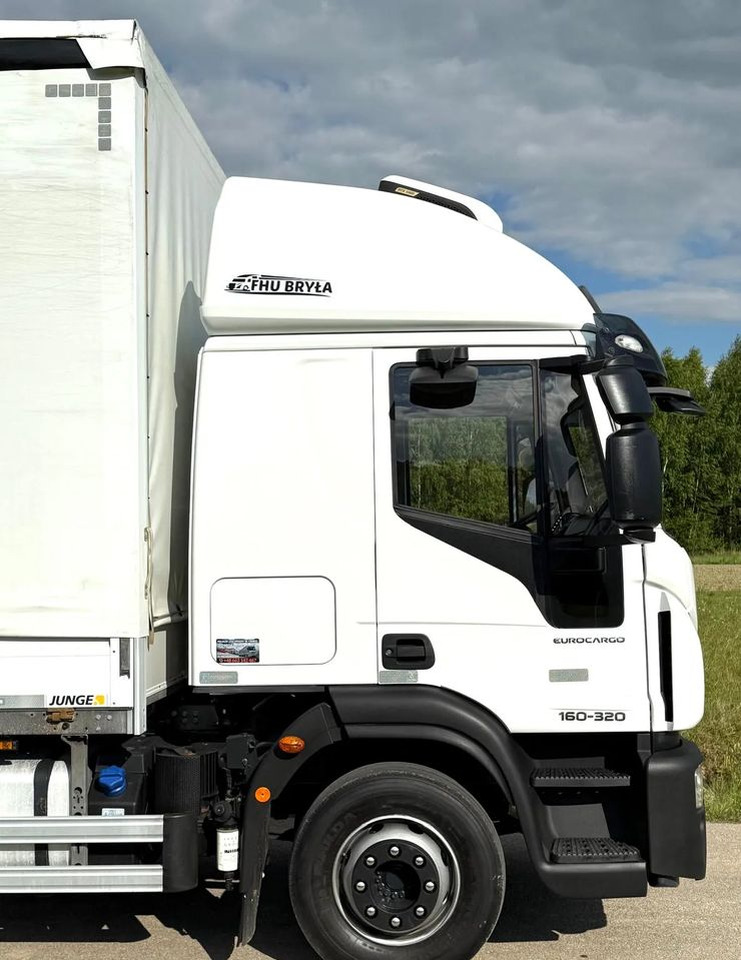 Iveco EUROCARGO 160E320/FIRANKA/WINDA/AUTOMAT/NISKI PRZEBIEG/E6/SPROWADZONY/PIERWSZY WŁAŚCICIEL - Camión lona: foto 5 Iveco EUROCARGO 160E320/FIRANKA/WINDA/AUTOMAT/NISKI PRZEBIEG/E6/SPROWADZONY/PIERWSZY WŁAŚCICIEL - Camión lona: foto 5