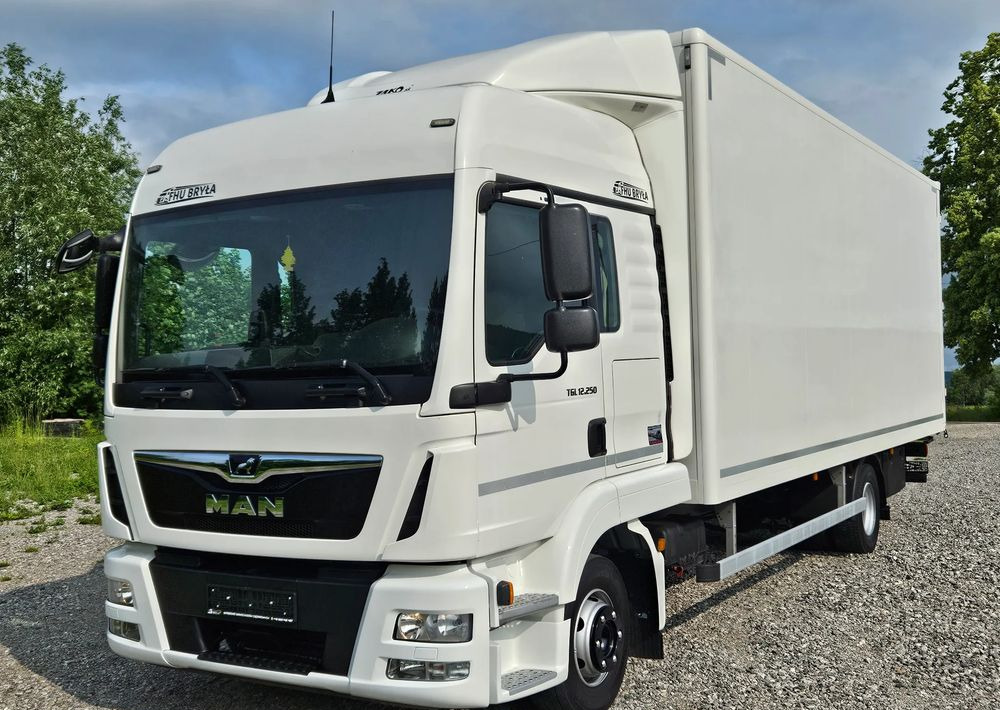 MAN TGL 12.250/KONTENER/IZOTERMA/WINDA/2019R/EURO 6/PEŁEN SERWIS/SPROWADZONY/ZADBANY/JAK NOWY/ KSIĄŻKA SERWISOWA/E6/17 PALET - Camión caja cerrada: foto 1 MAN TGL 12.250/KONTENER/IZOTERMA/WINDA/2019R/EURO 6/PEŁEN SERWIS/SPROWADZONY/ZADBANY/JAK NOWY/ KSIĄŻKA SERWISOWA/E6/17 PALET - Camión caja cerrada: foto 1