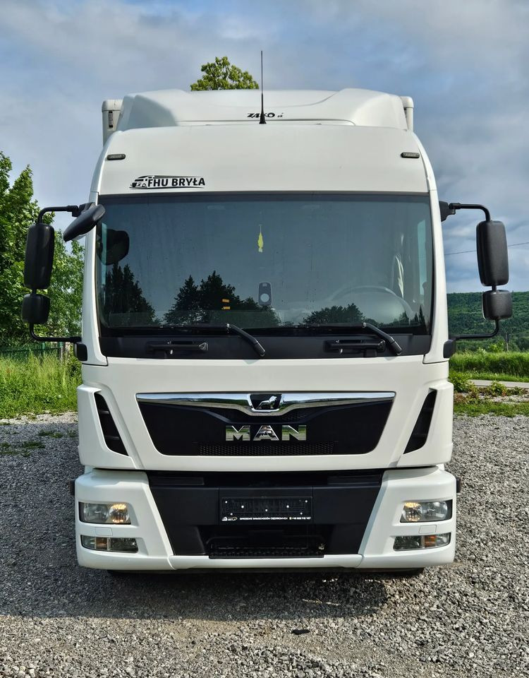 MAN TGL 12.250/KONTENER/IZOTERMA/WINDA/2019R/EURO 6/PEŁEN SERWIS/SPROWADZONY/ZADBANY/JAK NOWY/ KSIĄŻKA SERWISOWA/E6/17 PALET - Camión caja cerrada: foto 3 MAN TGL 12.250/KONTENER/IZOTERMA/WINDA/2019R/EURO 6/PEŁEN SERWIS/SPROWADZONY/ZADBANY/JAK NOWY/ KSIĄŻKA SERWISOWA/E6/17 PALET - Camión caja cerrada: foto 3