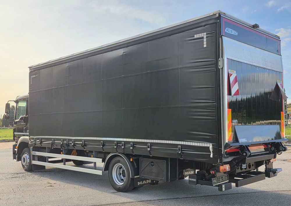 MAN TGM 12.290 / 15.290 / E6/ FIRANKA /BOCZNE DRZWI / BURTO-FIRANKA / 18PALET / WINDA / NISKI PRZEBIEG / 2018/ CAŁY NA PODUSZKACH / SERWISOWANY - Camión lona: foto 4 MAN TGM 12.290 / 15.290 / E6/ FIRANKA /BOCZNE DRZWI / BURTO-FIRANKA / 18PALET / WINDA / NISKI PRZEBIEG / 2018/ CAŁY NA PODUSZKACH / SERWISOWANY - Camión lona: foto 4