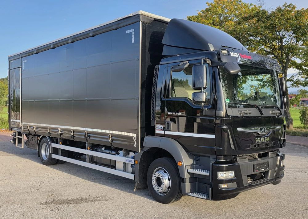 MAN TGM 12.290 / 15.290 / E6/ FIRANKA /BOCZNE DRZWI / BURTO-FIRANKA / 18PALET / WINDA / NISKI PRZEBIEG / 2018/ CAŁY NA PODUSZKACH / SERWISOWANY - Camión lona: foto 2 MAN TGM 12.290 / 15.290 / E6/ FIRANKA /BOCZNE DRZWI / BURTO-FIRANKA / 18PALET / WINDA / NISKI PRZEBIEG / 2018/ CAŁY NA PODUSZKACH / SERWISOWANY - Camión lona: foto 2