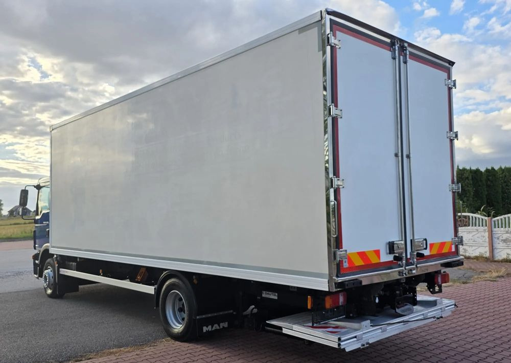 MAN TGM 15.250 / CHŁODNIA / WINDA / 2018 ROK / 230 TYŚ KM / AUTOMAT / SPROWADZONY / E6 / 18 EUROPALET/ - Camión frigorífico: foto 4 MAN TGM 15.250 / CHŁODNIA / WINDA / 2018 ROK / 230 TYŚ KM / AUTOMAT / SPROWADZONY / E6 / 18 EUROPALET/ - Camión frigorífico: foto 4