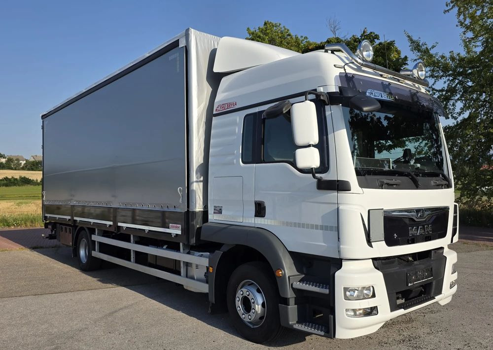 MAN TGM 15.290 / BURTO-FIRANKA / CAŁY NA PODUSZKACH /KLIMA POSTOJOWA / 2018R / NISKI PRZEBIEG / 18 PALET / E6 / JAK NOWY / WINDA / - Camión lona: foto 2 MAN TGM 15.290 / BURTO-FIRANKA / CAŁY NA PODUSZKACH /KLIMA POSTOJOWA / 2018R / NISKI PRZEBIEG / 18 PALET / E6 / JAK NOWY / WINDA / - Camión lona: foto 2