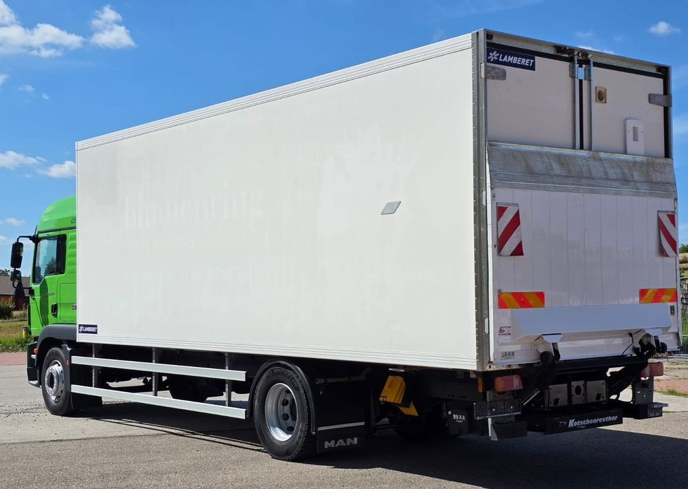 MAN TGM 18.340 / 18.290 / 15.290 / IZOTERMA / WINDA / 19PALET /E6 / SPROWADZONY / AUTOMAT / SYPIALKA / PIERWSZY WŁAŚCICIEL / BOCZNE DRZWI / STAN BARDZO DOBRY - Camión frigorífico: foto 3 MAN TGM 18.340 / 18.290 / 15.290 / IZOTERMA / WINDA / 19PALET /E6 / SPROWADZONY / AUTOMAT / SYPIALKA / PIERWSZY WŁAŚCICIEL / BOCZNE DRZWI / STAN BARDZO DOBRY - Camión frigorífico: foto 3