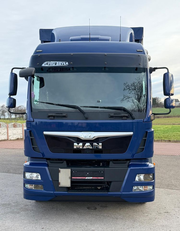 Camión lona MAN TGM 18.340 / FIRANKA / SPROWADZONY / 9100 ŁADOWNOŚĆ / 18 PALET / E6 / WINDA /: foto 11 Camión lona MAN TGM 18.340 / FIRANKA / SPROWADZONY / 9100 ŁADOWNOŚĆ / 18 PALET / E6 / WINDA /: foto 11